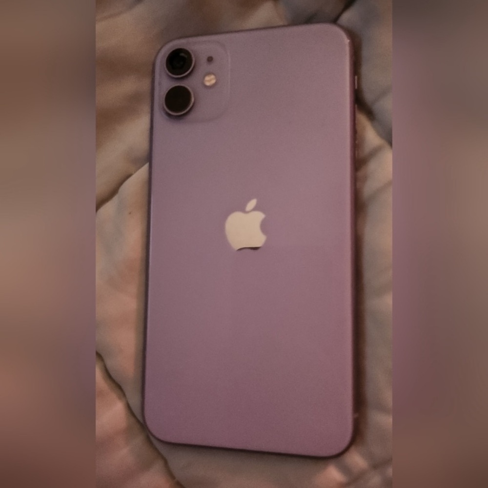 Apple iPhone 11 black Smartphone - Picture 9 of 11